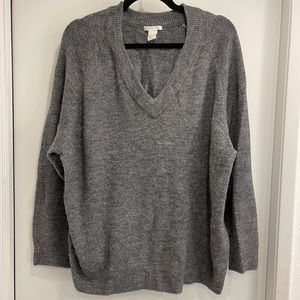 V-neck gray sweater. Large.